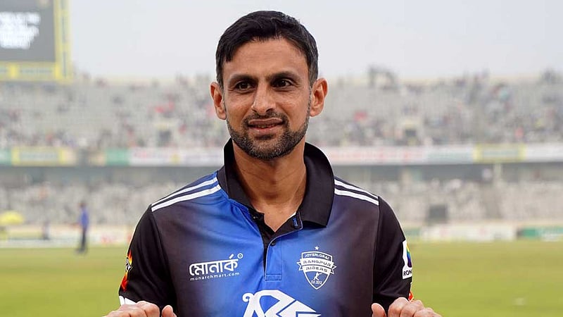পিসিবির লোভনীয় চাকরি ছেড়ে দিলেন শোয়েব মালিক