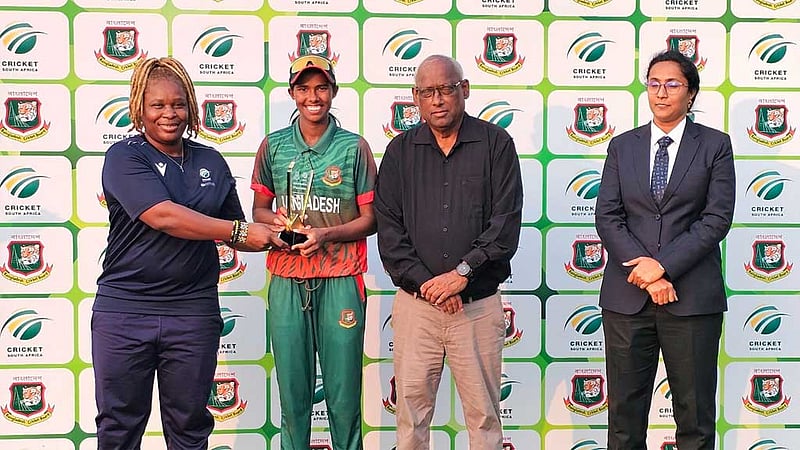 স্বর্ণার অলরাউন্ড নৈপুণ্যে হোয়াইটওয়াশ এড়াল বাংলাদেশ