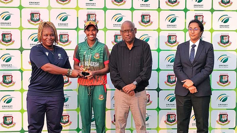 স্বর্ণার ব্যাটে বাংলাদেশের হাসি