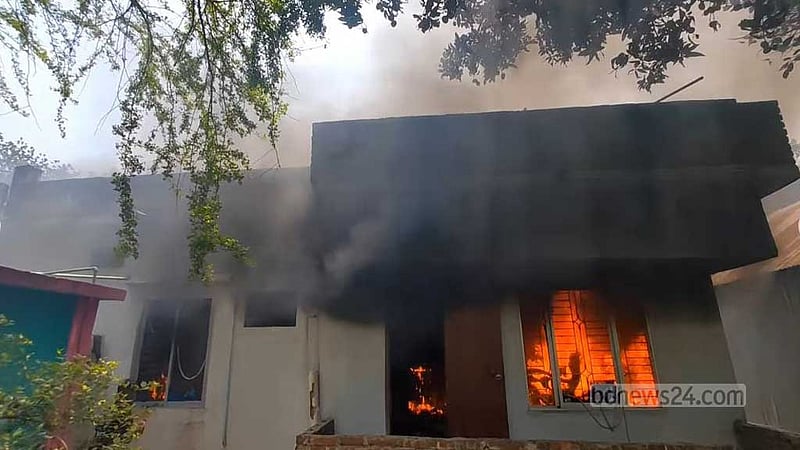 সিরাজগঞ্জে ‘ব্যক্তিগত আয়নাঘর’, সুড়ঙ্গ খুঁড়ে বের হলেন নারী ও বৃদ্ধ