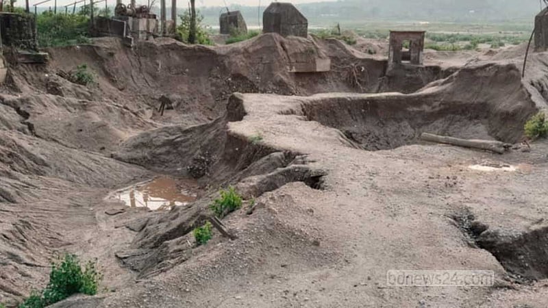 দুদকের অনুসন্ধান: পাথর লুটে রাজনীতির পেশী, ‘ভাগ পেত’ প্রশাসন