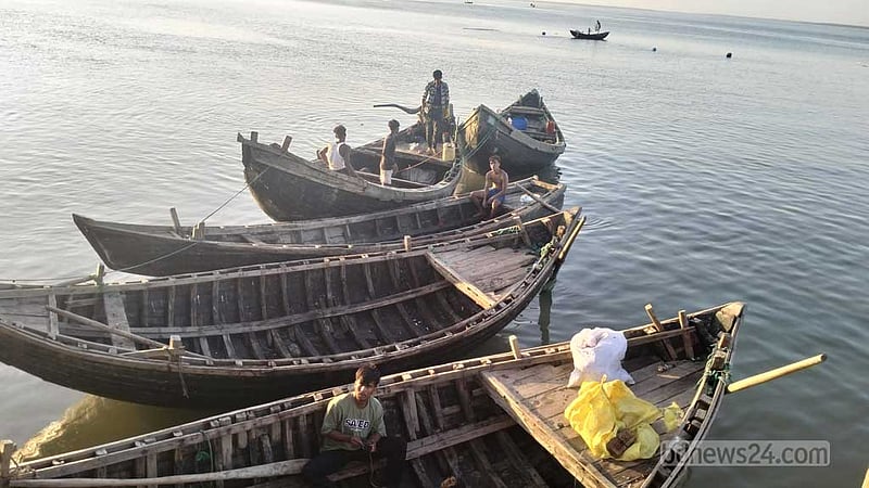 নাফ নদ থেকে বাংলাদেশি ৩ জেলেকে ধরে নিয়ে যাওয়ার খবর