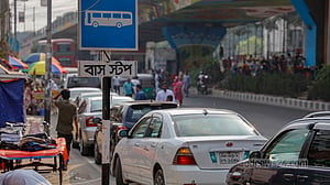 মানে না কেউ, ট্রাফিক নির্দেশনায় লাভ কী?