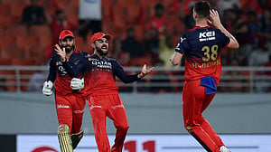 শ্রেয়াসদের ১০১ রানে গুঁড়িয়ে ফাইনালে কোহলিরা