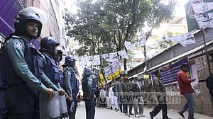 কেন্দ্রের চৌহদ্দিতে ক্যাম্প-প্রচার মানা, ভোটার আনতে প্রার্থীর গাড়ি নয়