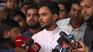 ‘স্বতন্ত্র’ প্রার্থী হতে চান উপদেষ্টা আসিফ