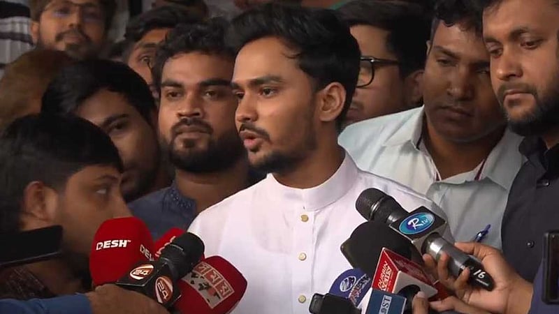 ‘স্বতন্ত্র’ প্রার্থী হতে চান উপদেষ্টা আসিফ