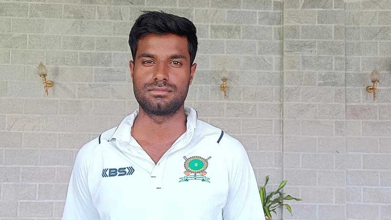 টানা ৮ ছক্কায় আকাশ চৌধুরির অনন্য কীর্তি
