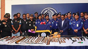 রাউজানকে ‘সন্ত্রাসমুক্ত’ করতে বিশেষ অভিযানে পুলিশ