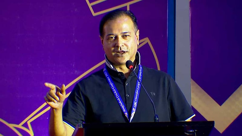প্রয়োজন হলে ফুটবলের সঙ্গে ‘মারামারি’ করবেন বিসিবি পরিচালক আসিফ
