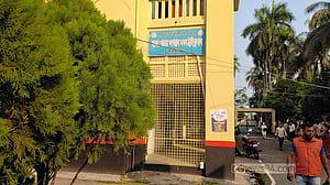 যুবককে দুবাই নিয়ে বিক্রি: বরিশালে মানব পাচার মামলায় ২ জনের যাবজ্জীবন
