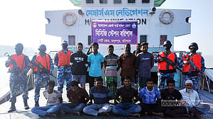 বরিশালে চোরাই পথে আনা ১১ হাজার টন কয়লা জব্দ, গ্রেপ্তার ১২