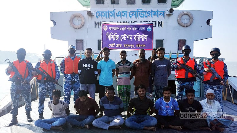 বরিশালে চোরাই পথে আনা ১১ হাজার টন কয়লা জব্দ, গ্রেপ্তার ১২