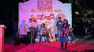 হামলার প্রতিবাদে ঢাবির টিএসসিতে ‘প্রতিবাদী বাউল সন্ধ্যা’