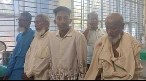 ভোলার মেঘনায় বালু উত্তোলনে বাধা দেওয়ায় গুলি, আহত ৩