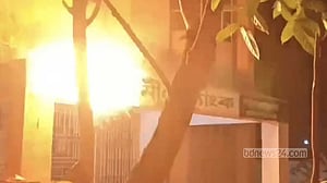 বগুড়ায় রাতের আঁধারে গ্রামীণ ব্যাংকে আগুন