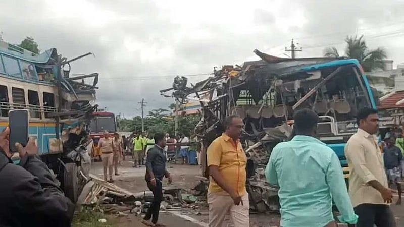 ভারতের তামিলনাডুতে দুই বাসের মুখোমুখি সংঘর্ষে নিহত ৬