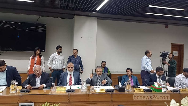 আগাম পোস্টার সরিয়ে ফেলুন, দলগুলোকে সিইসি