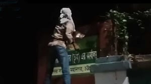 চট্টগ্রামে ভূমি অফিসের সাইনবোর্ড ও রেল লাইনে আগুন