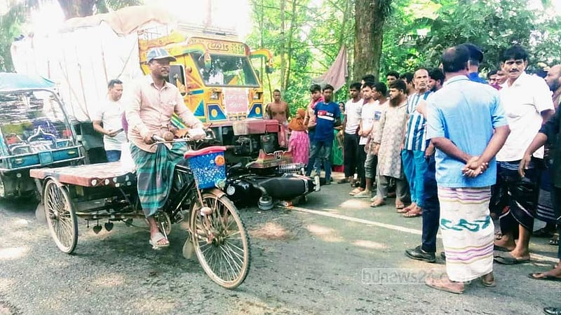 চুয়াডাঙ্গায় লাটাহাম্বারের চাপায় মোটরসাইকেল আরোহী প্রবাসীর মৃত্যু