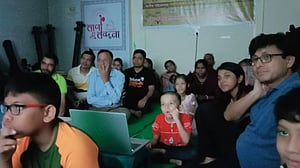 মোবাইল থেকে দূরে রাখতে শিশুদের জন্য চলচ্চিত্র প্রদর্শনী