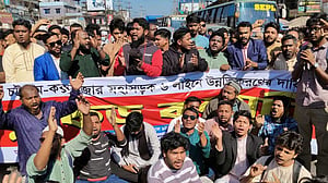 চট্টগ্রাম-কক্সবাজার মহাসড়ক ৬ লেইন করার দাবিতে অবরোধ