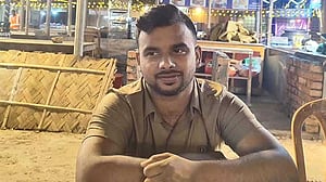 চট্টগ্রামে ব্যবসায়ীকে ‘ব্লেড দিয়ে খুঁচিয়ে খুঁচিয়ে মারার’ হুমকি