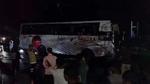 ঢাকা-ভাঙ্গা এক্সপ্রেসওয়েতে বাস উল্টে আহত অন্তত ১৫