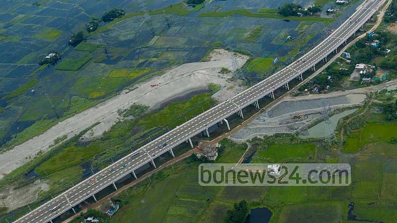 উড়ালসড়কের কাজে ফেটেছে তিতাস গ্যাসের লাইন, সরবরাহ ব্যাহত