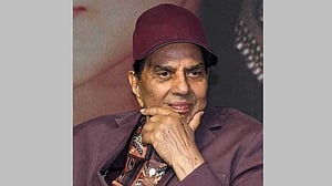 ধর্মেন্দ্র মৃত্যুর খবর ‘গুজব’ বললেন মেয়ে এশা, ক্ষুব্ধ হেমা মালিনী