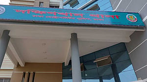 দক্ষিণখানে দিনে-দুপুরে ‘গ্রিল কেটে ডাকাতি, নারীকে শ্বাসরোধে হত্যা’