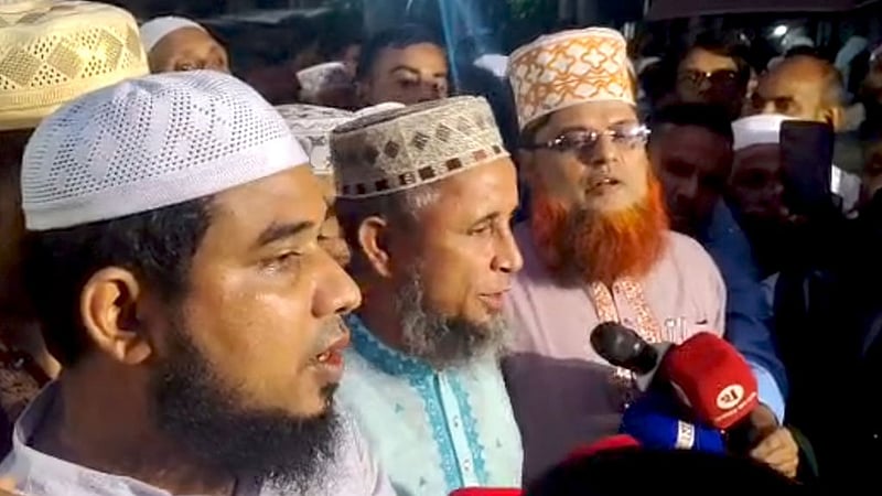 বিক্ষোভের ডাক দিয়ে সড়ক ছাড়লেন এবতেদায়ী শিক্ষকরা