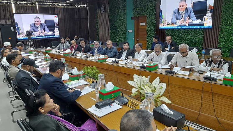ইসির সঙ্গে সংলাপ: নির্বাচনি কর্মকর্তা বাছাইয়ে সতর্ক থাকার সুপারিশ