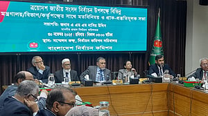 ভোটকেন্দ্র বাড়ছে না, বাড়ছে গোপন কক্ষ