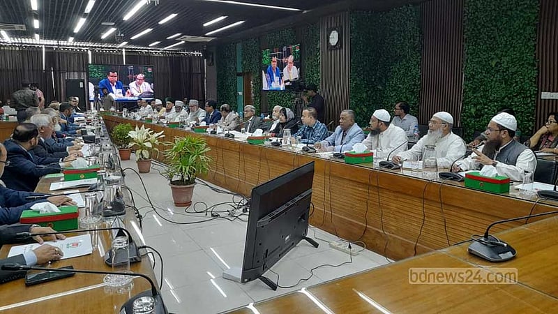 নতজানু হবেন না, নিরপেক্ষ ও শক্ত ভূমিকা নিন: ইসিকে দলের প্রতিনিধিরা