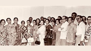সাদাকালো যে ছবি সোনালি দিনের কথা বলে