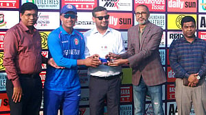 ফায়সালের সেঞ্চুরি ও স্পিনারদের ছোবলে বাংলাদেশকে উড়িয়ে দিল আফগানিস্তান