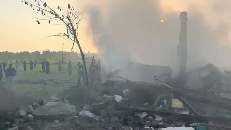 পাকিস্তানের হায়দ্রাবাদে অবৈধ আতশবাজি কারখানায় বিস্ফোরণে নিহত ৭