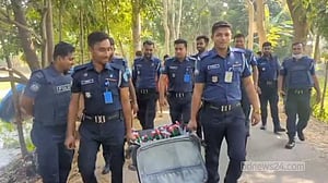 ফরিদপুরে মহাসড়কের পাশে রাখা লাগেজে ছিল ৩২টি ‘পেট্রোল বোমা’