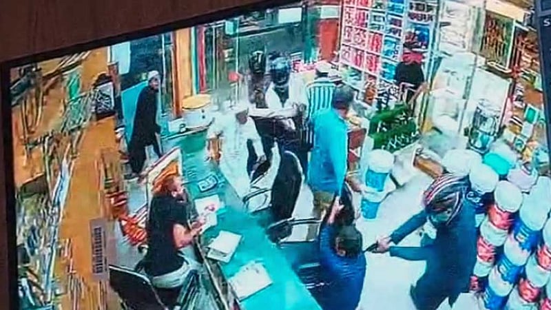 যুবদল নেতাকে খুনের পর ‘দ্রুত নিয়ে না যাওয়ায়’ রিকশা চালককেও গুলি