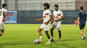 ভারত ম্যাচের আগে হামজা-শোমিতদের ‘ম্যাচ টাইম’ দেওয়ার ভাবনা কাবরেরার