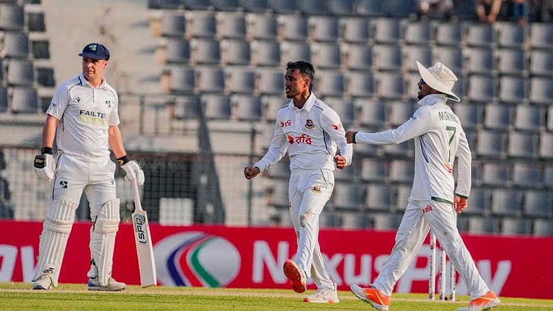 ৫ ক্যাচ ছাড়ার দিনে বাংলাদেশের প্রাপ্তি ৮ উইকেট