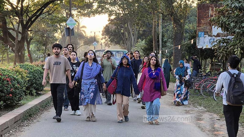 ‘লালদিয়া টার্মিনাল’ বিদেশিদের ইজারা দেওয়ার প্রতিবাদে জাবিতে বিক্ষোভ