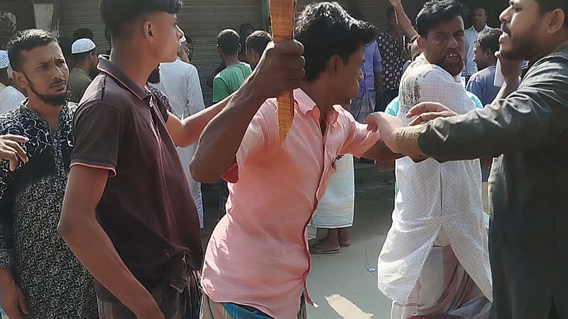 জামালপুরে জামায়াত প্রার্থীর গণসংযোগে যুবদলের হামলা, আহত ১০