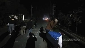 শিক্ষার্থী-গ্রামবাসী সংঘর্ষে রণক্ষেত্র যশোর বিশ্ববিদ্যালয়, আহত ২৫