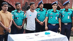 মোহাম্মদপুরে অস্ত্রসহ ‘রক্তচোষা জনি’ গ্রেপ্তার