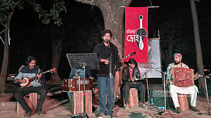 বাউলদের উপর হামলা-গ্রেপ্তারের প্রতিবাদে জাবিতে ‘বিচার গানের’ আসর
