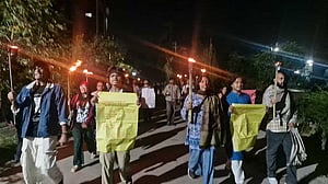 বাউল শিল্পী আবুল সরকারের মুক্তির দাবিতে জাবিতে মশাল মিছিল