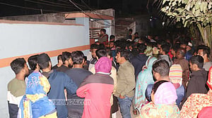 বসতঘরে নারীর লাশ; মুরগির ঘরে নাতি-নাতনির