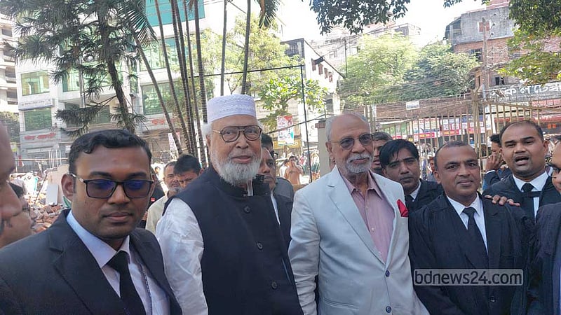 কাদের সিদ্দিকীকে সঙ্গে নিয়ে আদালতে হাজিরা দিলেন লতিফ সিদ্দিকী